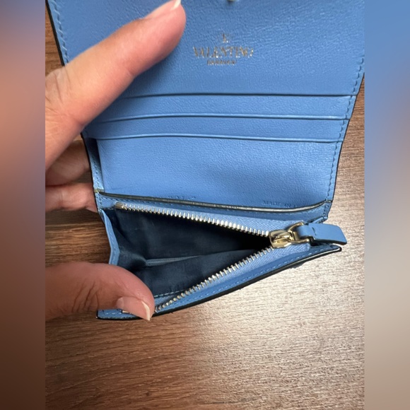 Valentino Garavani Rockstud Compact Wallet - Picture 11 of 16